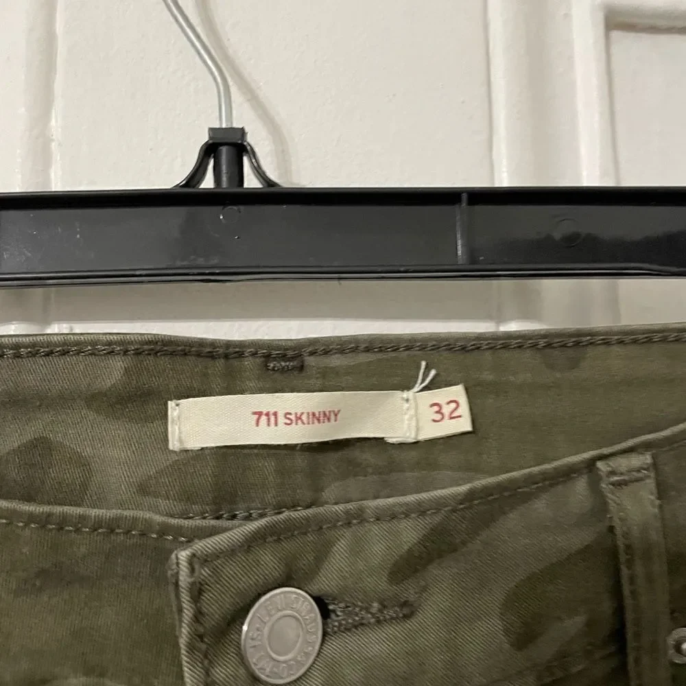 Levi’s 711 camo pants